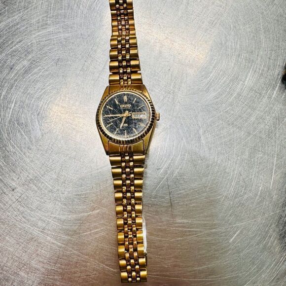 Vintage Seiko Gold-Tone Day-Date
Watch - Needs Battery - Picture 12 of 17